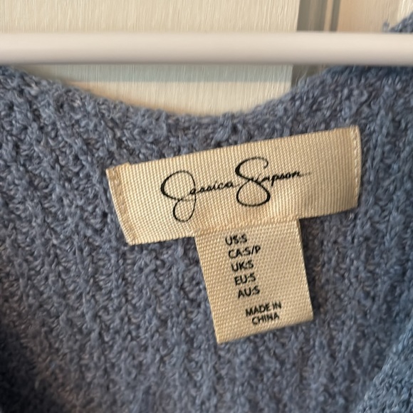 BUNDLE OF SWEATERS - Picture 10 of 13